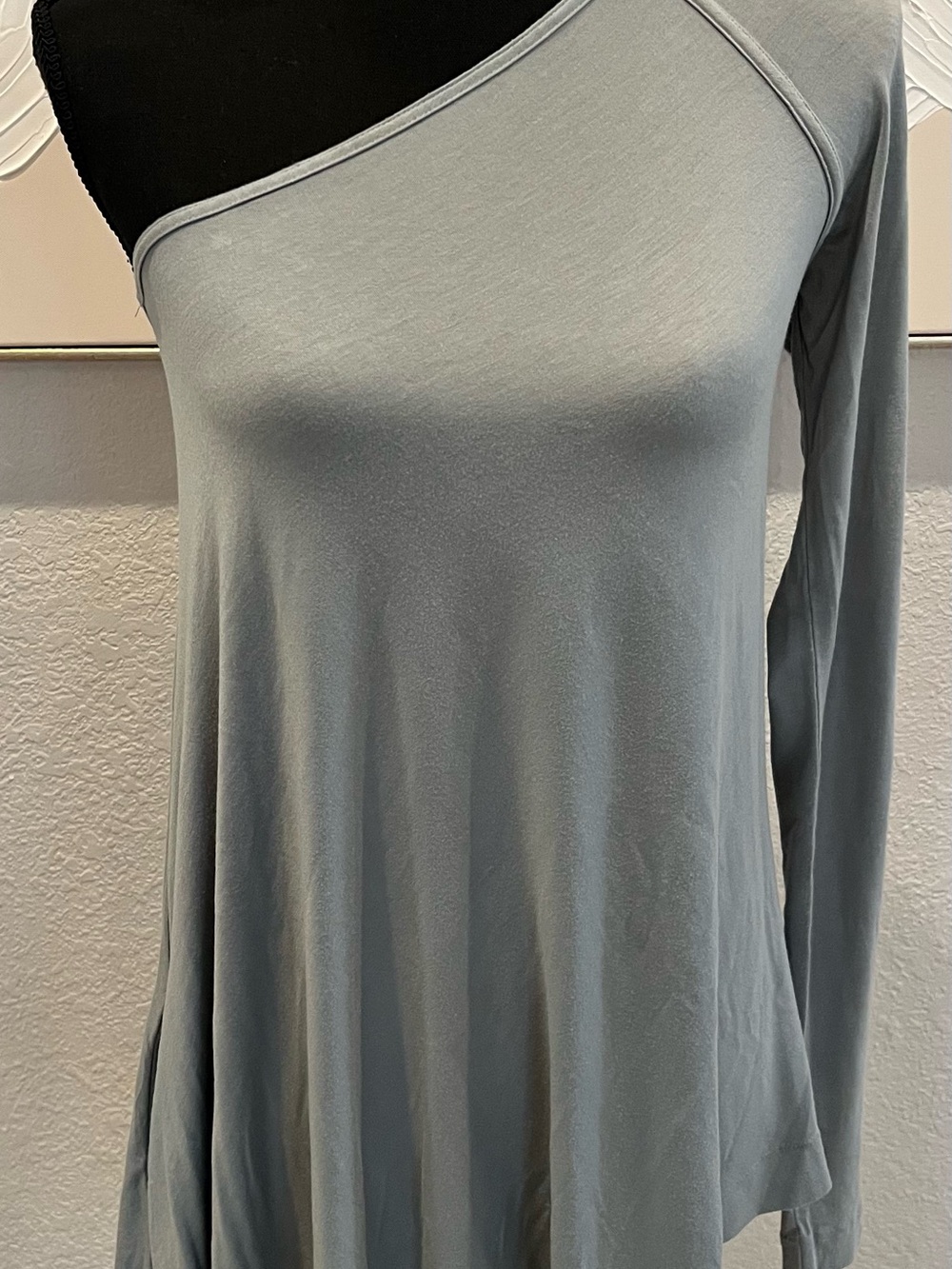 Rare Saks Fifth Avenue One-Shoulder Long Sleeve Top in Mint Green